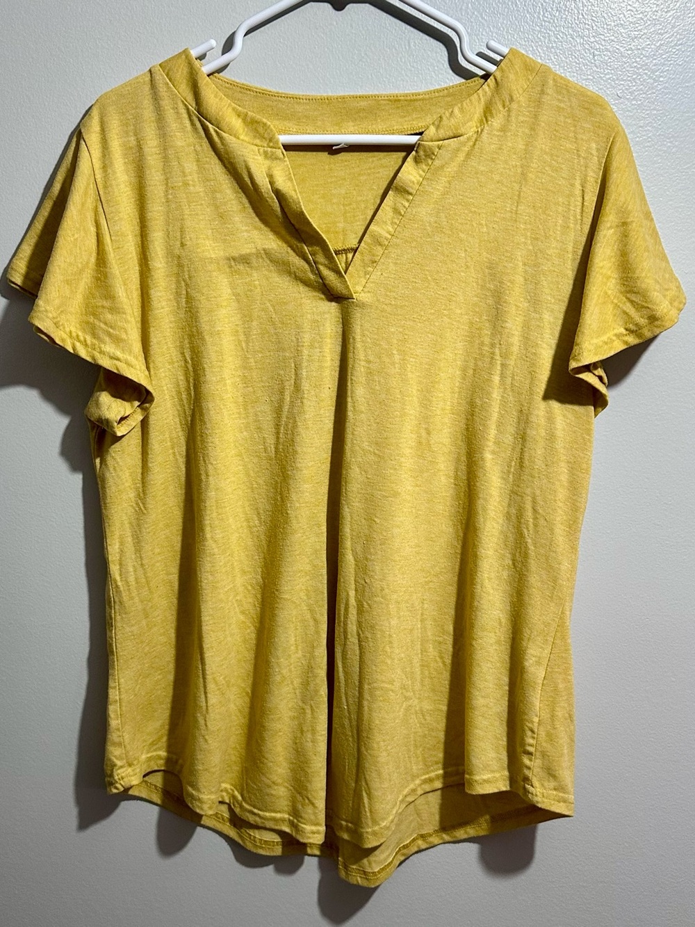 Mustard Yellow V-Neck Short Sleeve Tee Size XL (1289)